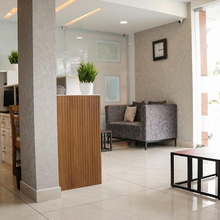 Sulu Residency Hotel Kochi Exterior photo