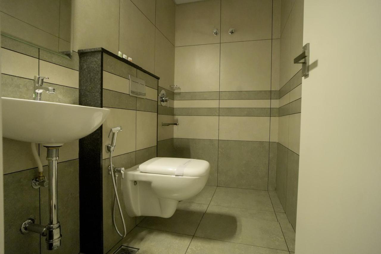 Sulu Residency Hotel Kochi Exterior photo