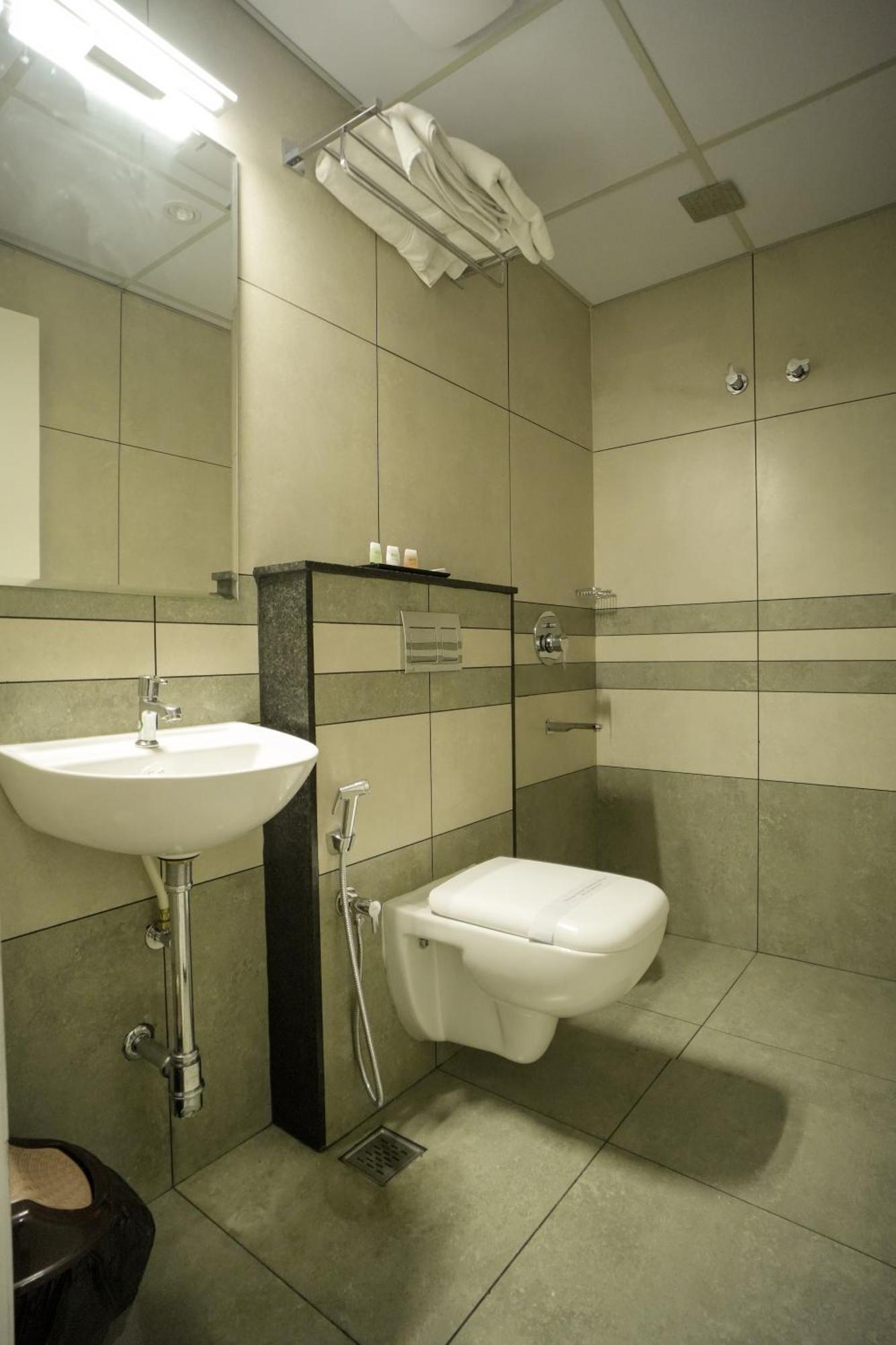 Sulu Residency Hotel Kochi Exterior photo